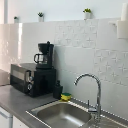 Hills - 2 Bedroom With Ocean Views And Air-condition A 아파트