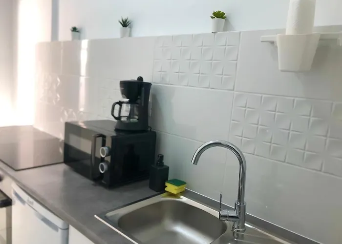 Hills - 2 Bedroom With Ocean Views And Air-condition A Apartmán