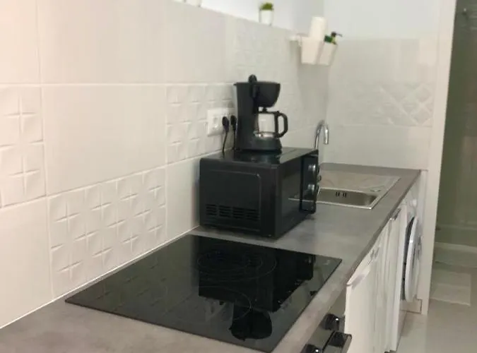 Hills - 2 Bedroom With Ocean Views And Air-condition A *