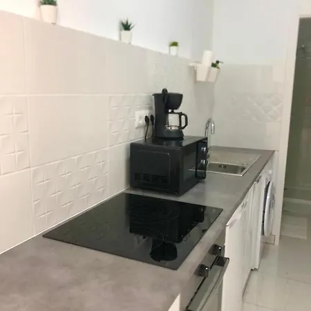 Hills - 2 Bedroom With Ocean Views And Air-condition A *