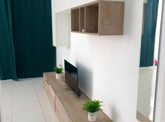 Hills - 2 Bedroom With Ocean Views And Air-condition A